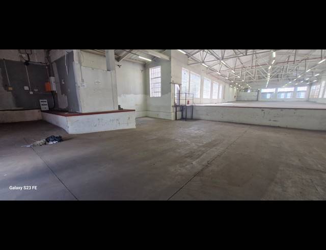 1,700M² WAREHOUSE FOR SALE IN VILLAGE MAIN